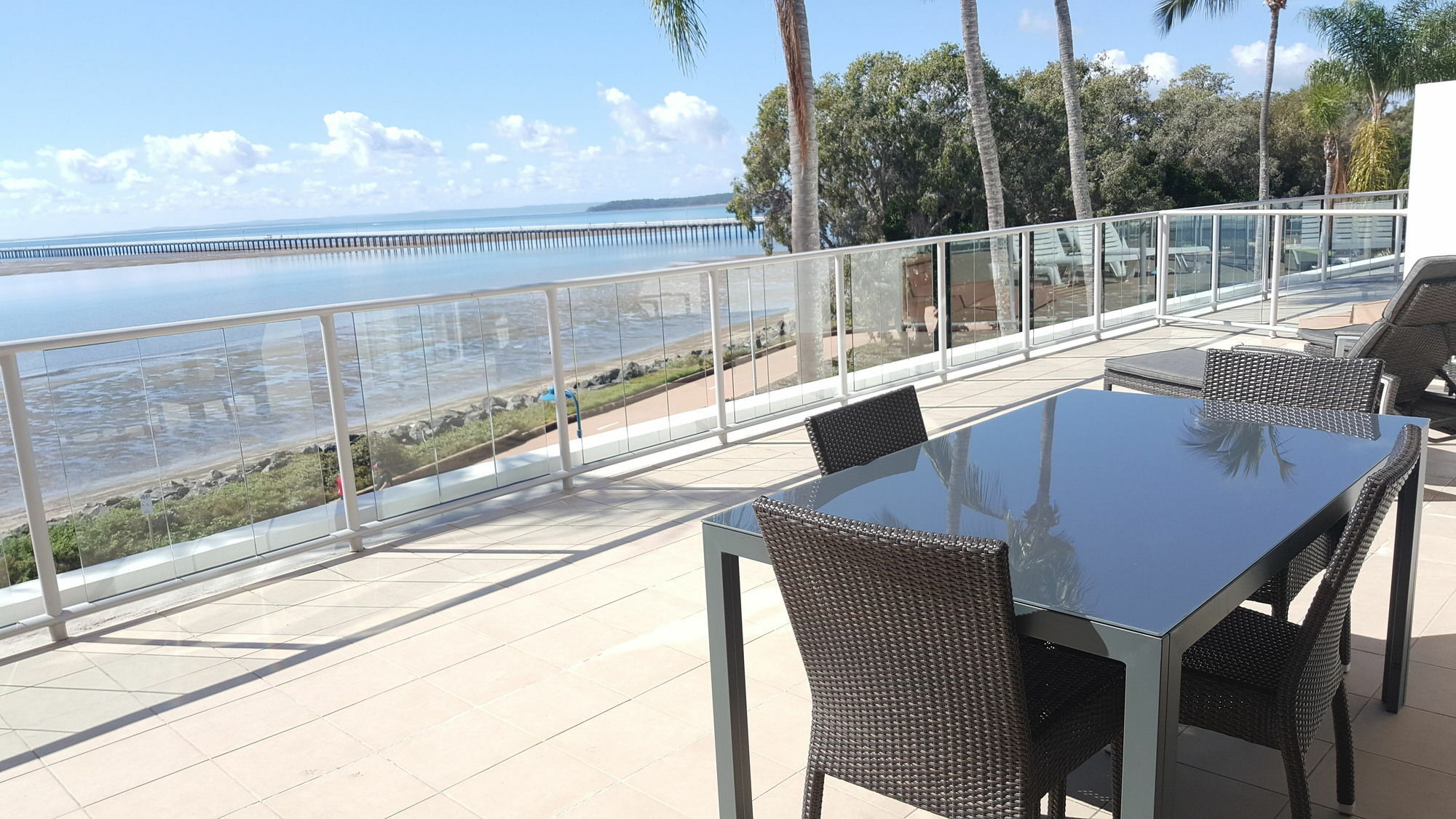 Pier Resort Urangan Extérieur photo